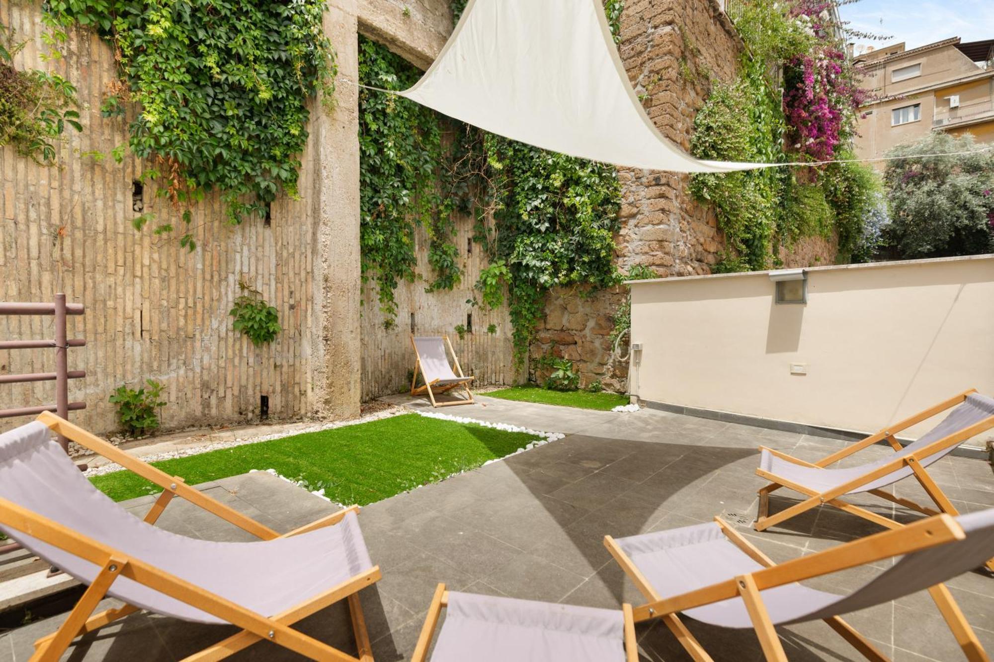 Adelante Trastevere Rome